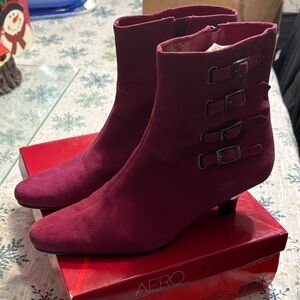 AEROSOLES Women's Fuschia Suede Heeled Boots